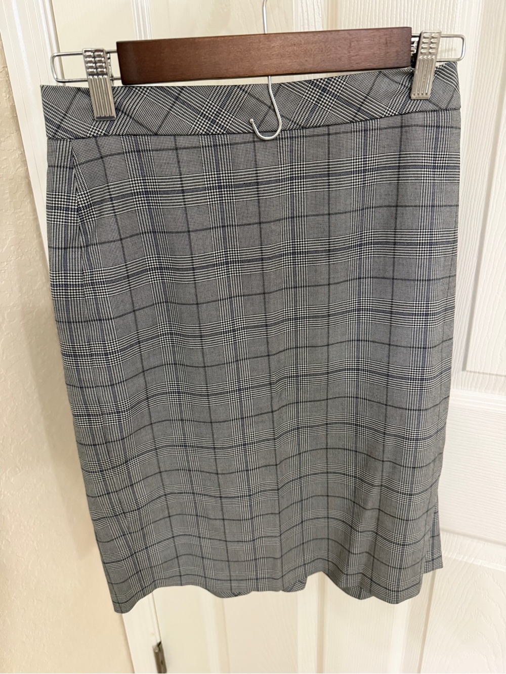Ann Taylor Gray Plaid Pencil Skirt
